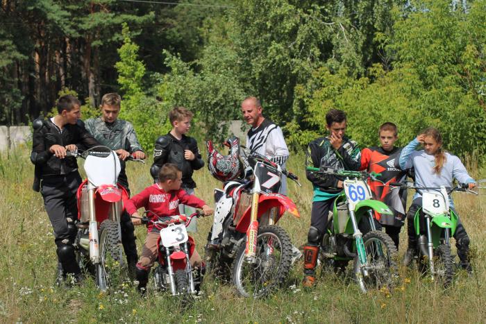 В Клинцовской ТШ ДОСААФ профессиональных мотогонщиков готовят с детства