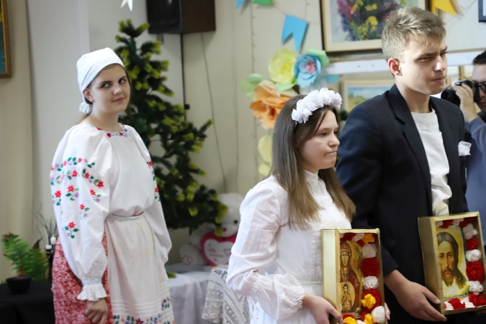 В Клинцах в рамках литературно-театрального вечера «Забытые аллеи» по старинной фотографии инсценировали деревенскую свадьбу