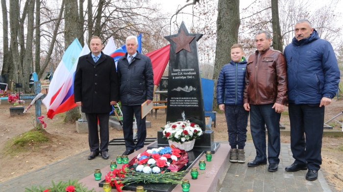 В Клинцовском районе установили памятник Неизвестному солдату