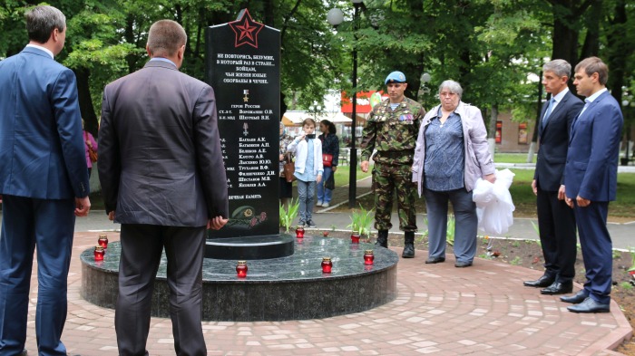 В Клинцах состоялось открытие после реставрации памятника воинам, погибшим в локальных конфликтах на Северном Кавказе