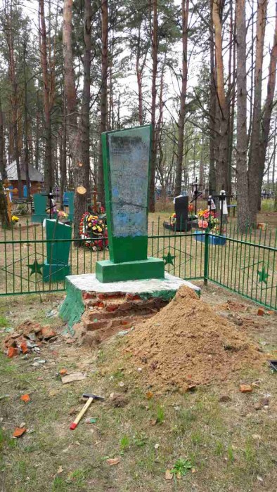 В Клинцовском районе открыли восстановленный памятник бойцам Советской Армии