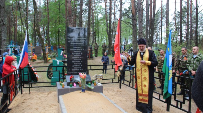 В Клинцовском районе открыли восстановленный памятник бойцам Советской Армии