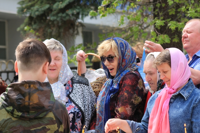 В Клинцах православные готовятся встретить Пасху - в храмах освящают куличи