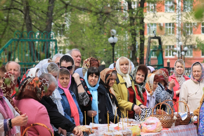В Клинцах православные готовятся встретить Пасху - в храмах освящают куличи