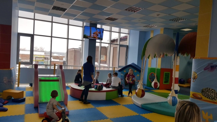 Мишка Тедди встречает гостей на новой игровой детской площадке «Пиратский остров» в ТРЦ «Московский»