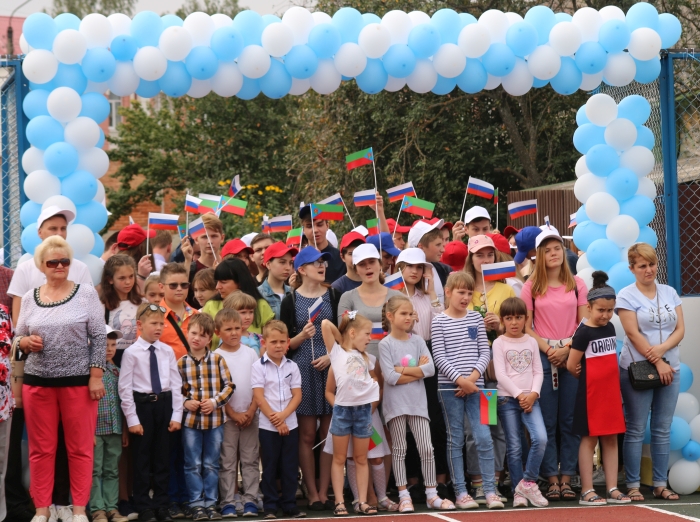 В Клинцах «Газпром» открыл многофункциональную спортивную площадку