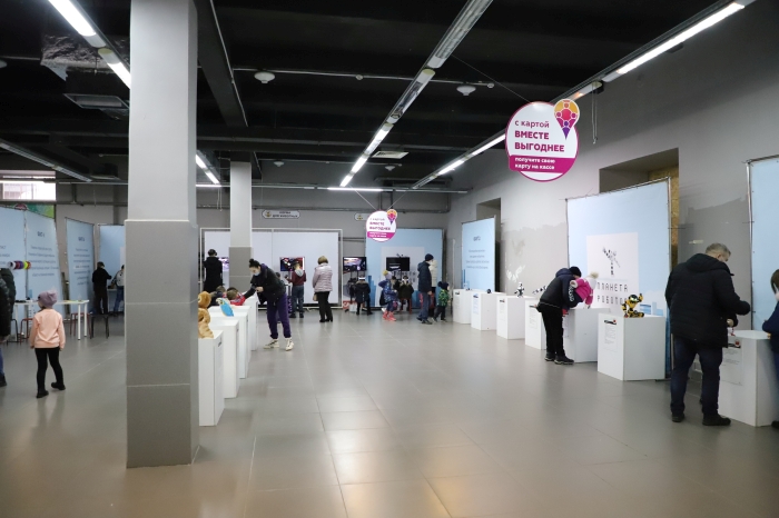 В Клинцах открылась научно-интерактивная выставка «Планета роботов»