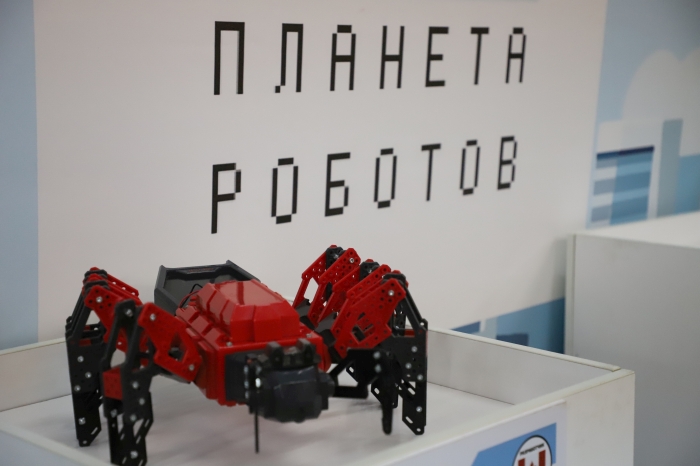В Клинцах открылась научно-интерактивная выставка «Планета роботов»