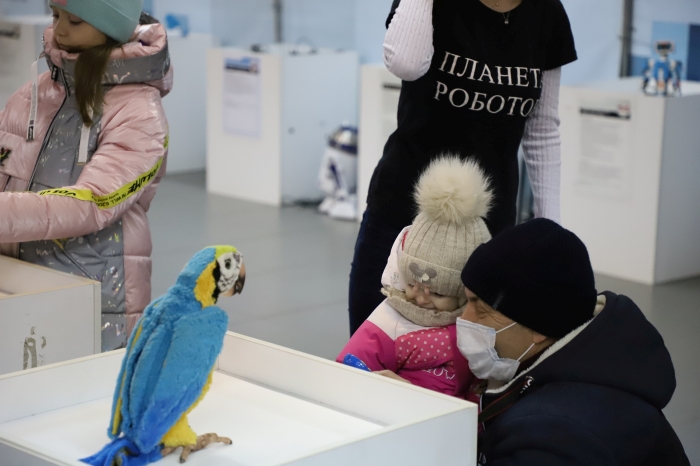 В Клинцах открылась научно-интерактивная выставка «Планета роботов»