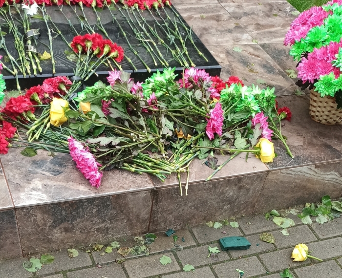 В Клинцах разыскивают очевидцев факта вандализма на памятнике «Пограничникам Отечества»