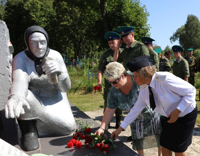 В Клинцовском районе состоялась памятная акция «Вспомним всех поименно!»