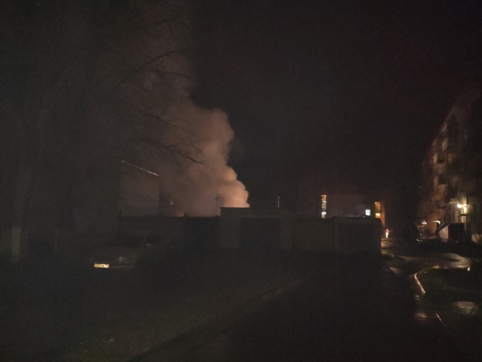 В Клинцах ночью горели гаражи, подробнее: http://klintsy.info/news/block-4219/