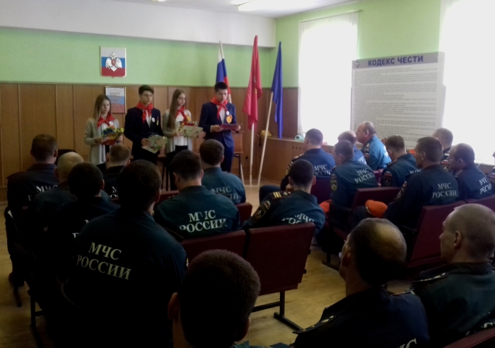 Юные пожарные и кадеты поздравили пожарных-спасателей ПСЧ 10 г.Клинцы с Днем пожарной охраны