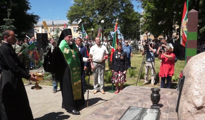 В Клинцах торжественно открыли памятный знак «Пограничникам всех поколений»