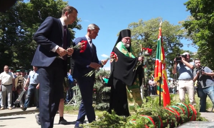В Клинцах торжественно открыли памятный знак «Пограничникам всех поколений»
