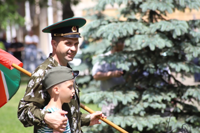 В Клинцах проходят праздничные мероприятия, посвященные Дню пограничника