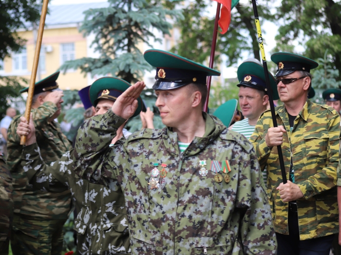 В Клинцах проходят праздничные мероприятия, посвященные Дню пограничника