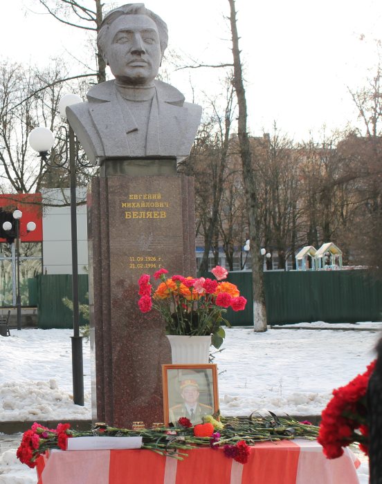 Председатель Брянской областной Думы Владимир Попков в Клинцах, почтил память погибших при крушении Ту-154