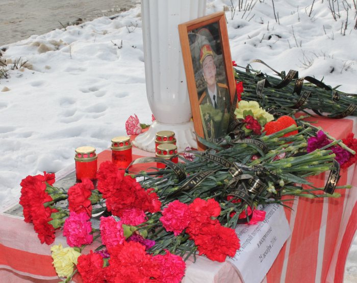 Председатель Брянской областной Думы Владимир Попков в Клинцах, почтил память погибших при крушении Ту-154