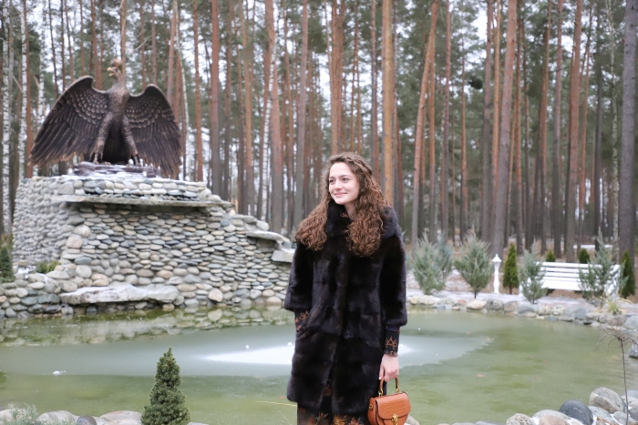 Новогодняя прогулка по Клинцам с актрисой Ангелиной Поплавской