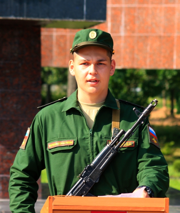 Герой России Александр Панфилов напутствовал военнослужащих на церемонии принятия присяги в Клинцах