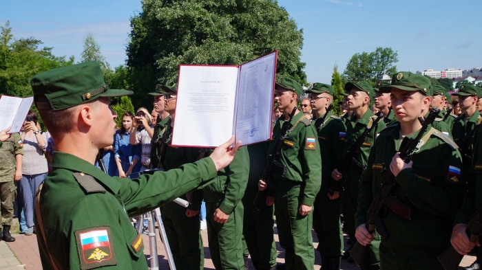 В Клинцах прошло принятие воинской присяги