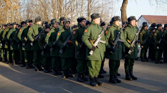 24 ноября, возле памятника Героев Отечества, приняли Военную присягу более 100 новобранцев.