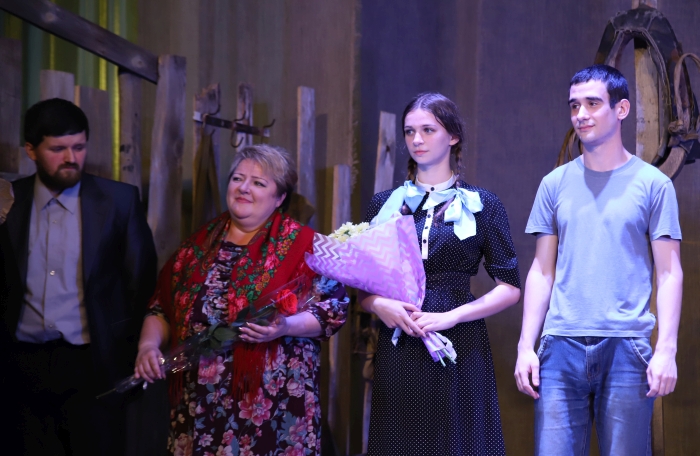 В Клинцах с восторгом приняли премьеру спектакля «Очень простая история»