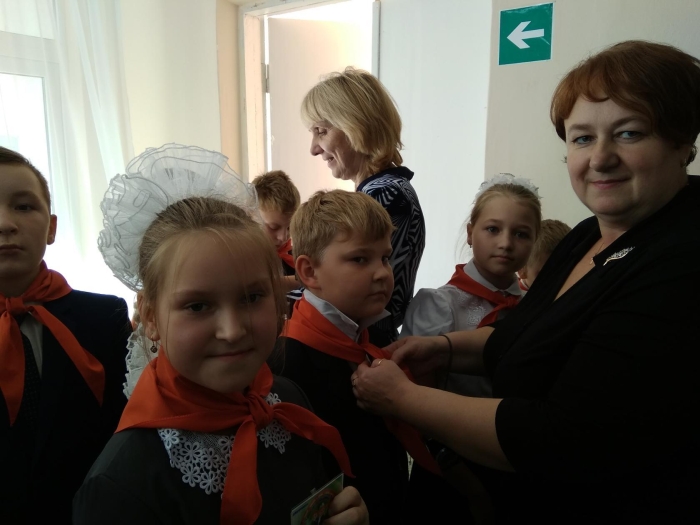 Клинцовские школьники пополнили ряды детской организации «Радуга»