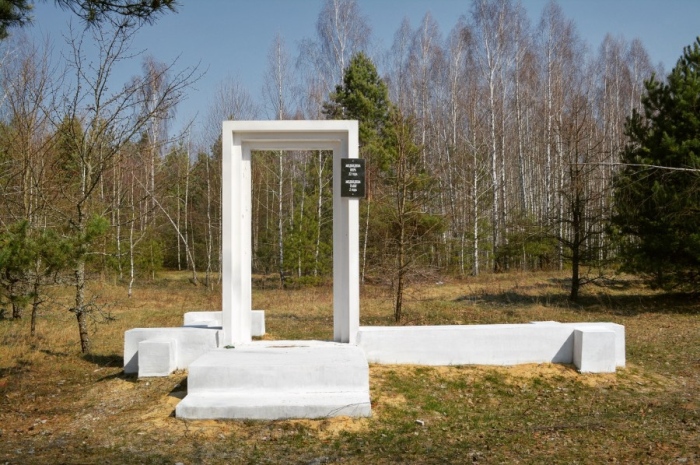 Мемориальный комплекс «Речечка» на месте сожжённой нацистами бывшей деревни