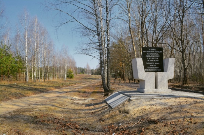 Мемориальный комплекс «Речечка» на месте сожжённой нацистами бывшей деревни
