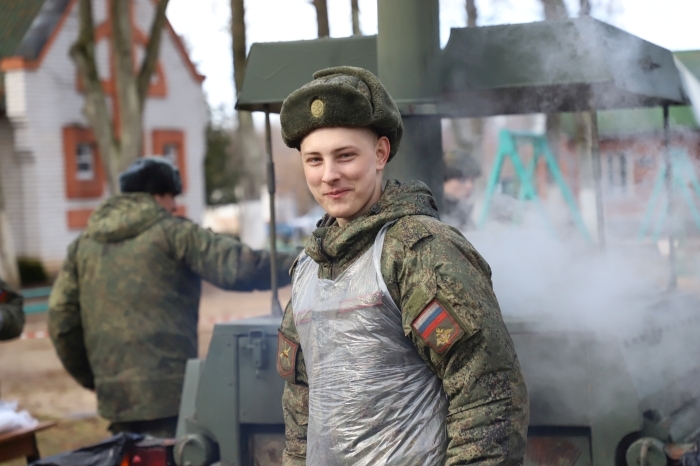 Воспитание сильных духом: Мужской характер, сплоченность и умение жить в коллективе