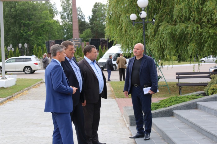 Вице-губернатор Александр Резунов провел в Клинцах выездное совещание по подготовке к международному фестивалю «Славянское единство-2017»