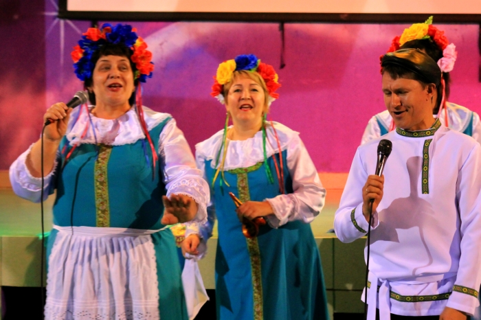 В Клинцах в рамках проекта «Прекрасный возраст 50+» прошло выступление хора «Россинушка»