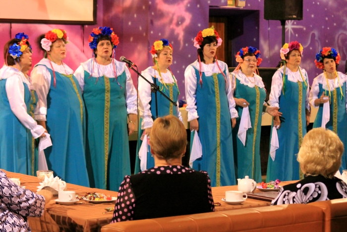 В Клинцах в рамках проекта «Прекрасный возраст 50+» прошло выступление хора «Россинушка»