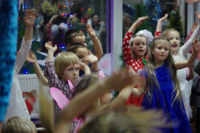 В Клинцах состоялся спектакль для детей "Новогодние приключения"