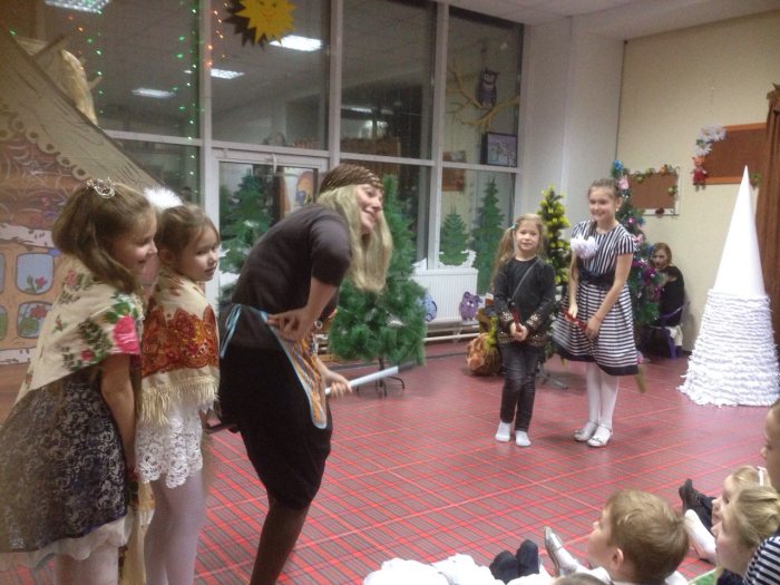 В Клинцах состоялся спектакль для детей "Новогодние приключения"