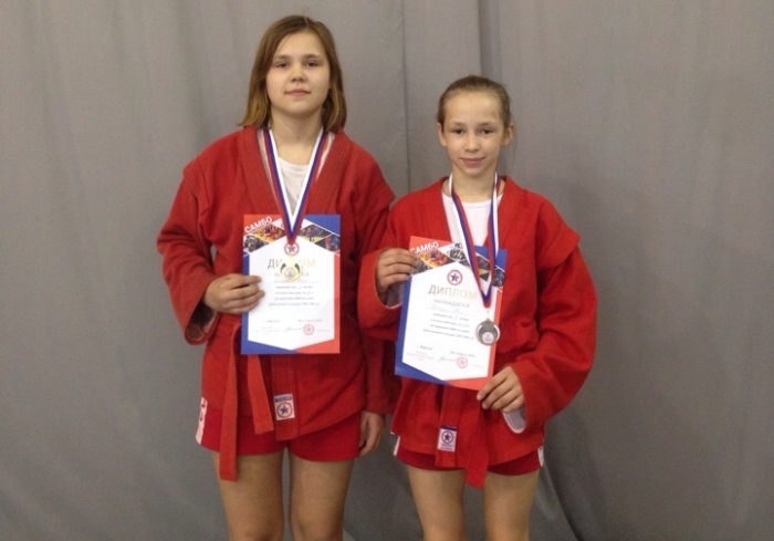 Клинцовские самбистки завоевали 2 медали на первенстве ЦФО