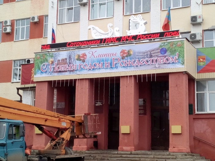 В Клинцах установили инсталляцию в виде новогоднего шара