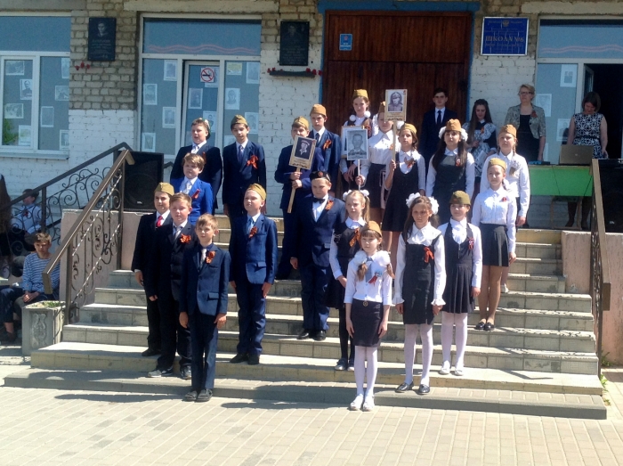 В Клинцах прошли торжественные школьные линейки, посвященные Дню Победы