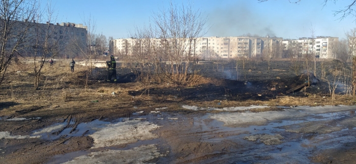 В Клинцах сезон весенних палов сухой травы в самом разгаре