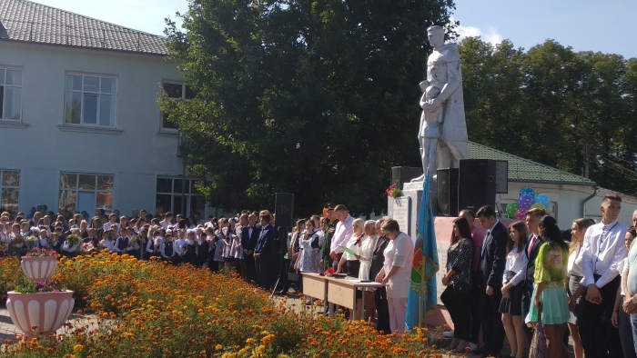 2 сентября в Клинцах прошли праздничные линейки, посвященные Дню знаний