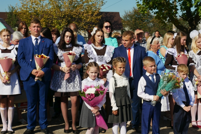 2 сентября в Клинцах прошли праздничные линейки, посвященные Дню знаний