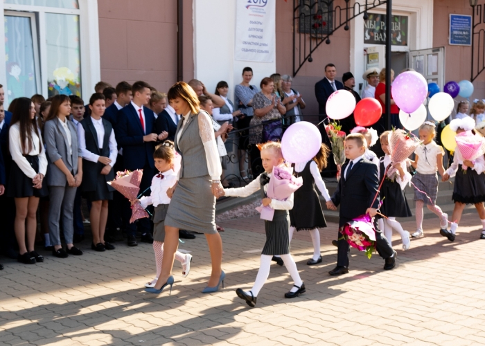 2 сентября в Клинцах прошли праздничные линейки, посвященные Дню знаний