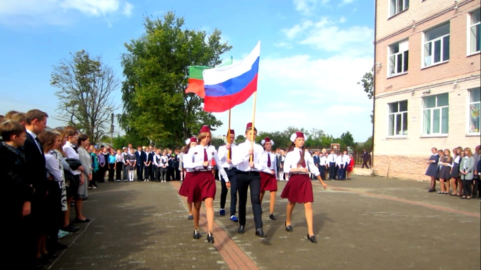 В школах Клинцов проходят торжественные линейки, посвященные 310-летию основания города