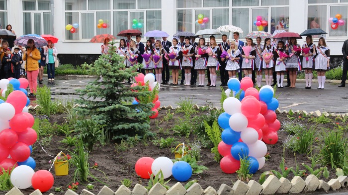 В школах города Клинцы и Клинцовского района прозвенел последний звонок