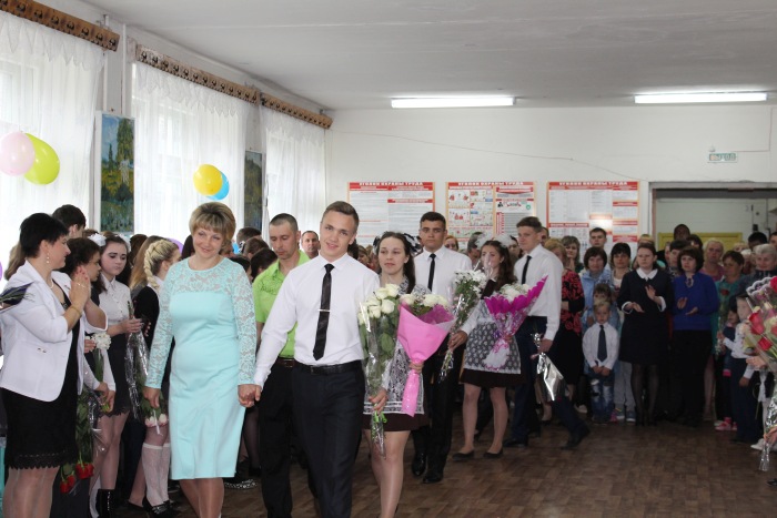В школах города Клинцы и Клинцовского района прозвенел последний звонок