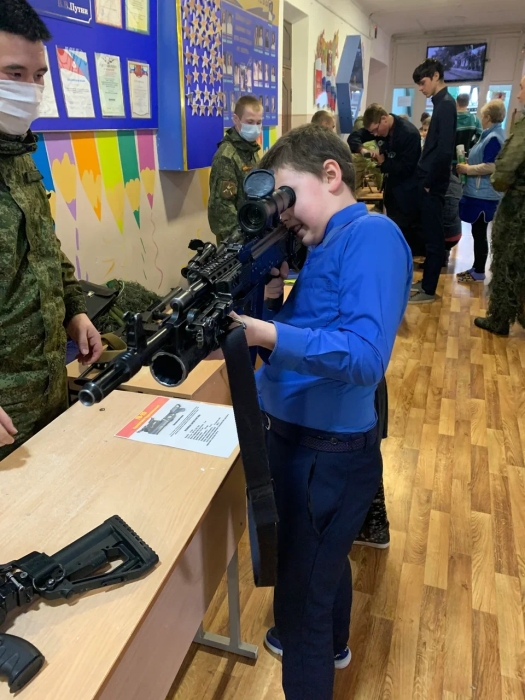 В Клинцах прошла выставка стрелкового оружия и показ военной техники