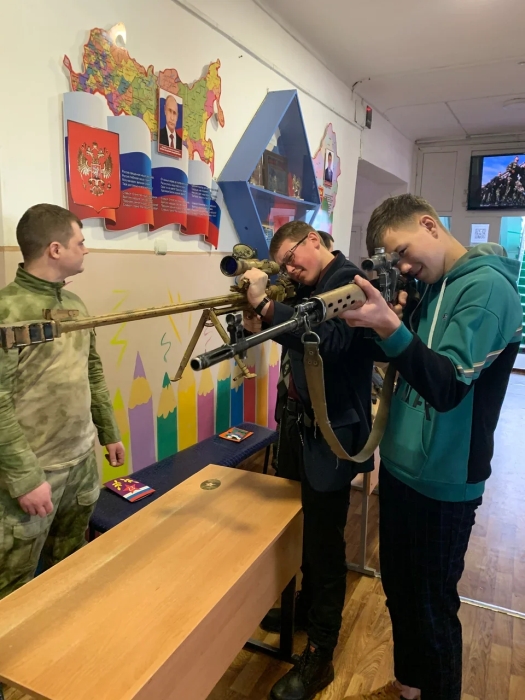 В Клинцах прошла выставка стрелкового оружия и показ военной техники