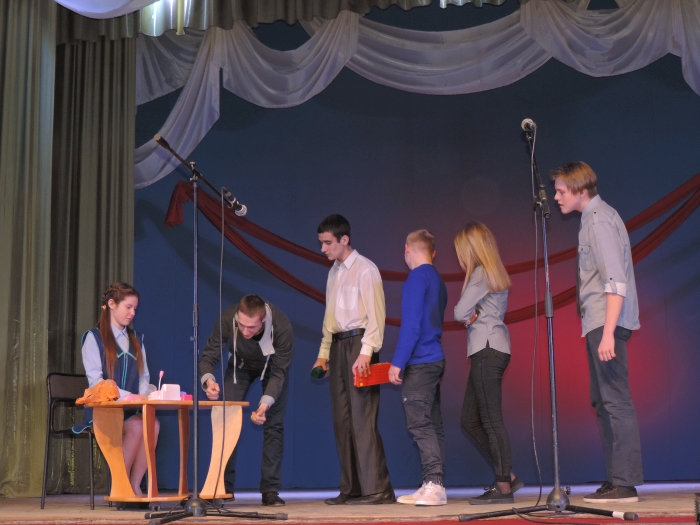 В Клинцах прошла молодежная юмористическая программа «Смеяться разрешается!»
